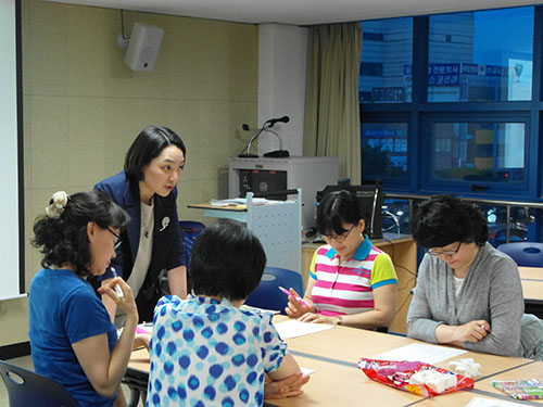 학부모 프로그램은 학부모가 자녀의 멘토로 역량을 강화할 수 있는 내용이다.(사진=진주아카데미)