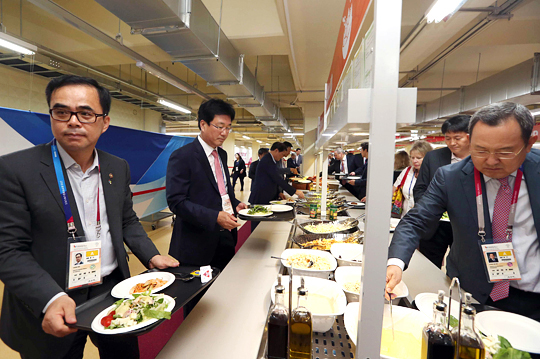 광주U대회 선수촌 식당. 3500여명을 수용할 수 있으며 300여개의 메뉴가 준비된다.