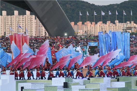 세월호 사고 현장을 수습했던 제31보병사단 군인들의 열정은 우리 모두에게 감동을 불러일으켰다.