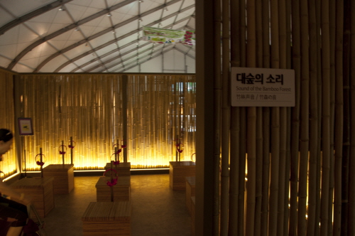 대나무의 소리를 들을 수 있도록 설치되었다.