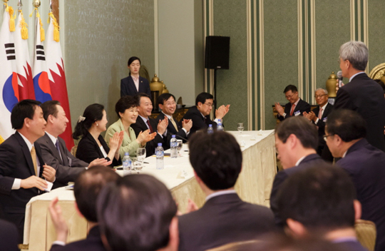 박근혜 대통령이 지난 3월 8일 오후(현지시각) 카타르 도하 시내 한 호텔에서 열린 중동진출 성과확산 경제사절단 간담회에서 인사말을 하고 있다. (사진=청와대)