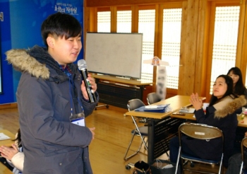 국가 안보를 위해서는 기꺼이 청춘을 바치겠노라고 다짐하는 조수연 씨.