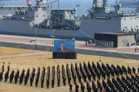  26일 오후 제주 서귀포 제주해군기지 연병장에서 열린 ‘제주민군복합형관광미항 준공식’에서 황교안 국무총리가 축사를 하고 있다. (사진=저작권자 (c) 연합뉴스. 무단전재-재배포금지)