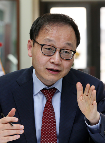 정 국장은 “공직사회의 근무혁신이 민간으로 전파돼 일과 가정이 양립하는 사회의 촉매제가 되기를 바란다”고 밝혔다. 