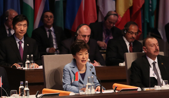 박근혜 대통령이 지난 2014년 3월 24일 네덜란드 헤이그에서 열린 제3차 핵안보정상회의 개회식에서 선도연설을 하고 있다. (사진=저작권자(c)연합뉴스.무단전재-재배포금지)