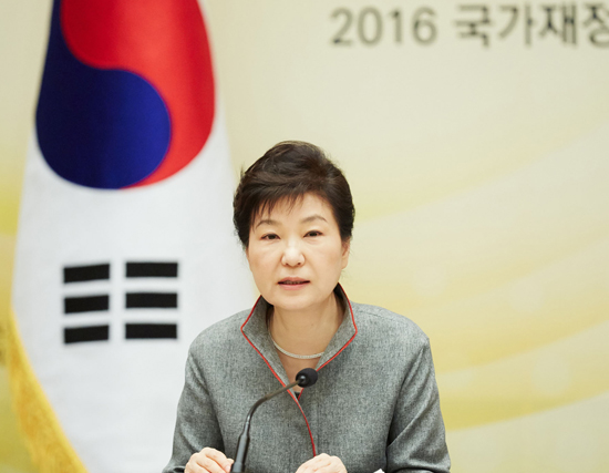 박근혜 대통령이 22일 청와대에서 열린 2016 국가재정 전략회의에서 모두발언하고 있다.(사진=청와대)