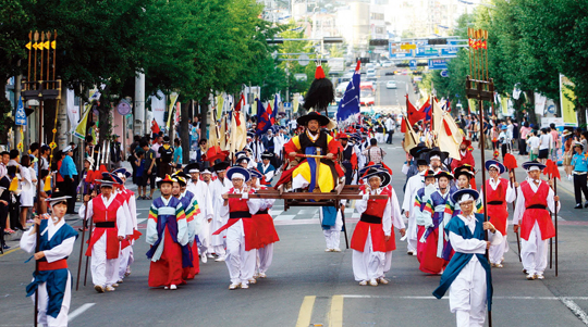 충무공 이순신의 구국정신을 기리는 통영 한산대첩축제에서는 당시 이순신 장군 행렬 등이 재현된다.(사진=통영 한산대첩축제 사무국)