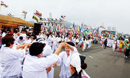 바다 위에 서는 시장, 파시를 소재로 한 목포항구축제.(사진=목포항구축제 사무국)