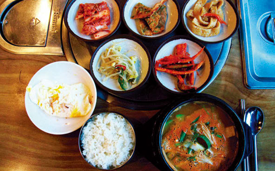 문산역에 있는 식당에서 먹은 청국장.