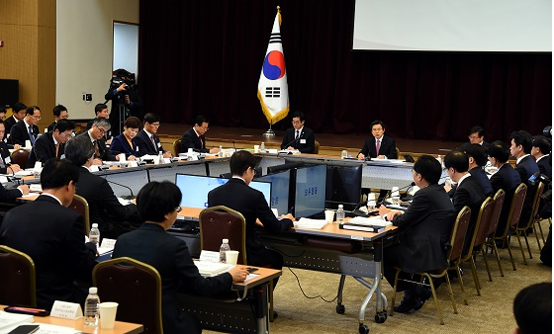 9일 세종시 정부세종컨벤션센터에서 ‘일자리 및 민생안정’을 주제로 교육부, 보건복지부, 환경부, 고용노동부, 여성가족부, 식품의약품안전처 등 6개 부처 업무보고가 열리고 있다. <저작권자(c) 연합뉴스, 무단 전재-재배포 금지>