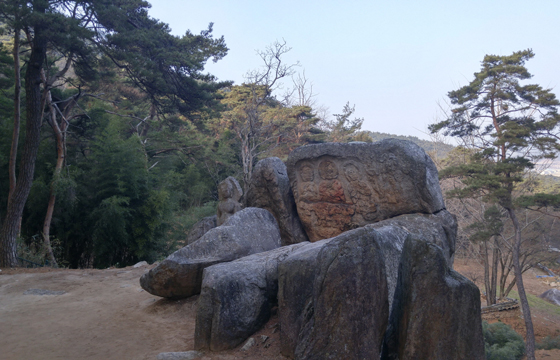 탑곡마애불상군 남면.