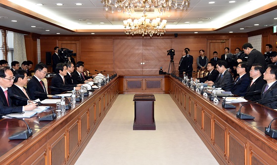 3일 정부서울청사에서 황교안 권한대행 주재로 ‘사회적 약자 보호 관계장관회의’가 열렸다.