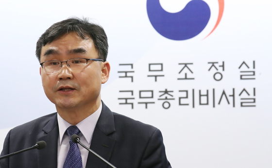 정부세종청사 국무조정실에서 박순철 정부합동부패척결추진단 부단장이 아파트 관리비리 2차점검 결과 관련 브리핑을 하고 있다.<저작권자(c) 연합뉴스, 무단 전재-재배포 금지>
