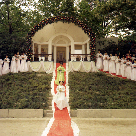 1976년 이화여대 5월의 여왕 대관식.