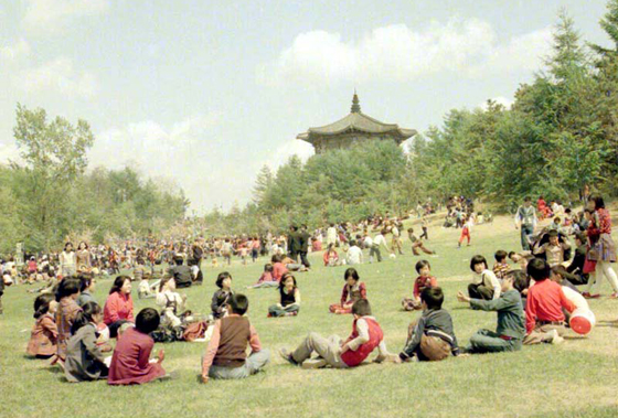 1976년 어린이날 어린이대공원에 온 아이들.