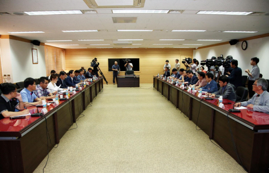2021      ȸ  .(ó= )