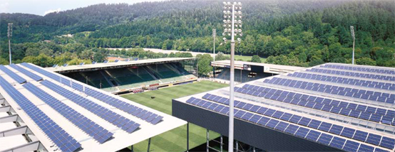 바데노바 경기장 지붕에 설치된 태양광 발전시설.(사진=www.freiburg.de)