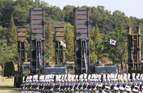 28일 오전 경기도 평택 해군 2함대사령부에서 열린 건군 69주년 국군의 날 기념식에서 현무-2 미사일이 위용을 드러내고 있다. <저작권자(c) 연합뉴스, 무단 전재-재배포 금지> 