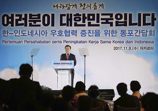 문재인 대통령이 8일 오후(현지시간) 인도네시아 자카르타에서 열린 동포간담회에서 인사말하고 있다.(사진=청와대)