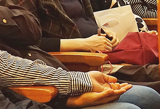 21일 국무회의에서는 최근 증가하는 근로자 난임진료자를 위해 연간 3일 휴가를 신설하고 입사한 지 1년이 안된 근로자에 연간 최대 11일의 연차휴가를 사용할 수 있는 관련 개정안을 의결했다.