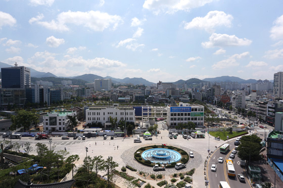 광주광역시 동구에 위치한 아시아문화전당이 25일 개관 2주년을 맞는다.