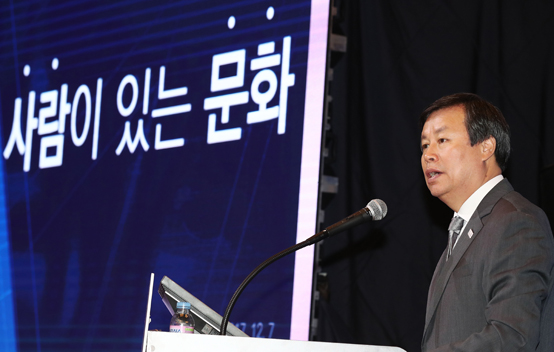 도종환 문화체육관광부 장관이 7일 오전 서울 대학로 아르코예술극장에서
