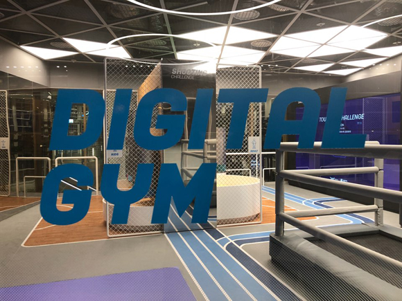 오는 18일 공식 개장하는 인천공항 제2여객터미널의 환승 편의지역에 있는 디지털 짐(digital gym)의 모습. 실내에서 디지털 장비를 이용해 스포츠 활동을 즐길 수 있다. (사진=저작권자(c) 연합뉴스, 무단 전재-재배포 금지) 