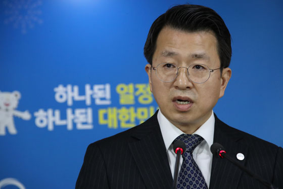 백태현 통일부 대변인이 15일 오전 서울 세종로 정부서울청사에서 열린 정례브리핑에서 발언하고 있다.