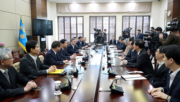 문재인 대통령 주재로 21일 오전 청와대 여민관에서 열린 남북정상회담 준비위원회 제2차 회의. (사진=청와대)