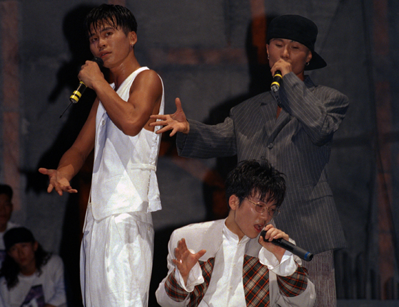 1994년 잠실 체조 경기장에서 열린 '서태지와 아이들' 3집 <발해를 꿈꾸며> 콘서트. (사진=저작권자(c) 연합뉴스, 무단 전재-재배포 금지)