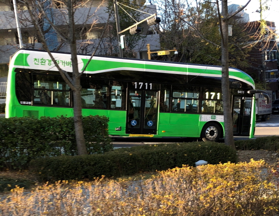 전기버스 1711번 버스 모습.