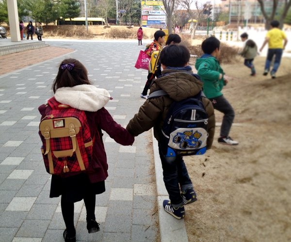 마냥 흐뭇하다. 순수하게 함께 걸을 수 있는 학교 생활이 될 수는 없을까.