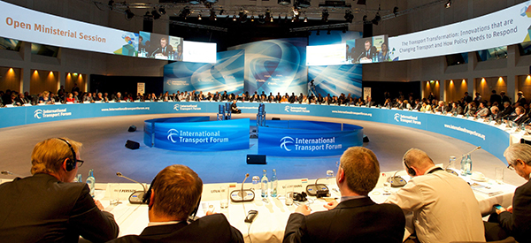 OECD 국제교통포럼에서 회의. (사진= EPA/저작권자(c) 연합뉴스, 무단 전재-재배포 금지)
