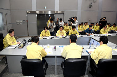 이 총리 “피로 쌓였겠지만 최고의 긴장감 갖고 임해달라”