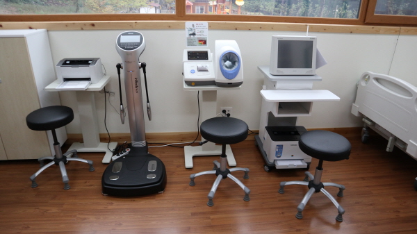 인바디, 협압계, 신장측정계, 스트레스 측정기, 피부수분 측정기 등을 갖춘 건강관리센터도 갖추고 있다.