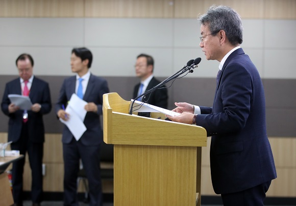 김남준 법무·검찰개혁위원회 위원장이 21일 오후 정부과천청사 법무부에서 다섯번째 권고안을 발표하고 있다.(저작권자(c) 연합뉴스, 무단 전재-재배포 금지)