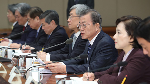 문 대통령 “검찰 정치적 중립 상당수준 이뤄…다음 단계 개혁 부응하라”