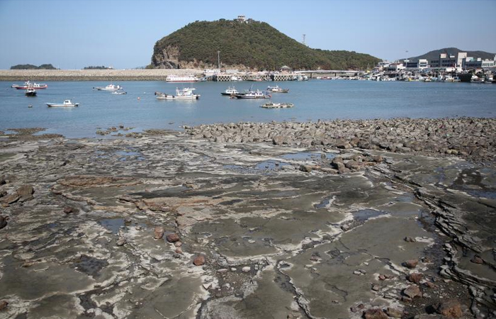 봉화봉에서 바라본 격포항과 닭이봉