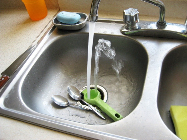 설거지는 꼭 설거지통을 이용하자!(출처=Pixabay)