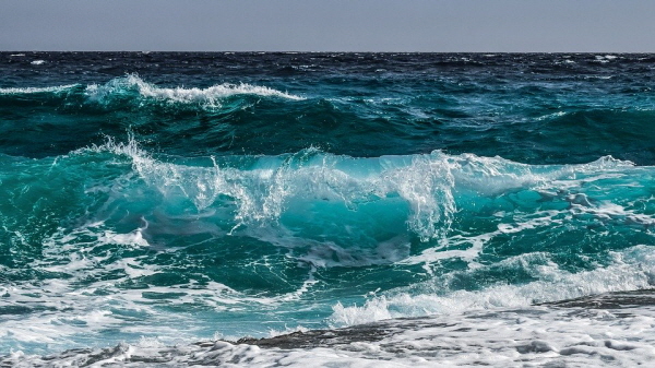 지구 표면의 대다수는 물, 그중에서도 바닷물의 비율은 압도적이야.(출처=Pixabay)