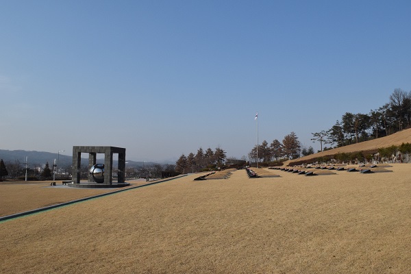이천민주화기념공원 민주묘역.