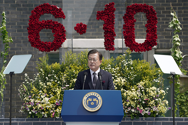 문재인 대통령이 10일 오전 서울 용산구 민주인권기념관에서 열린 6·10 민주항쟁 기념식에서 기념사를 하고 있다. (사진=청와대)