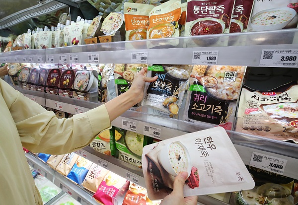 1인 가구 증가와 신종 코로나바이러스 감염증(코로나19) 확산으로 각종 모임이 줄면서 1인용 제품에 대한 수요가 증가하고 있다. (저작권자(c) 연합뉴스, 무단 전재-재배포 금지)
