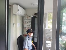 우리 아파트 경비실에 에어컨 달아요~