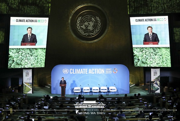 문재인 대통령이 지난해 9월 23일(현지시간) 뉴욕 유엔 총회 회의장에서 열린 기후행동 정상회의에서 연설하고 있다.