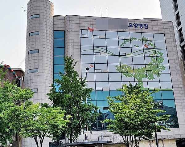 요양병원에서 대면 면회가 가능해졌다.