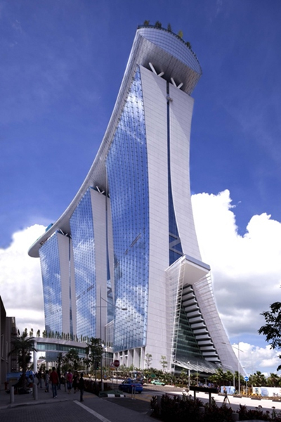 우리 건설기업이 시공한 싱가포르 건축물의 아이콘 Marina Bay Sands Hotel.