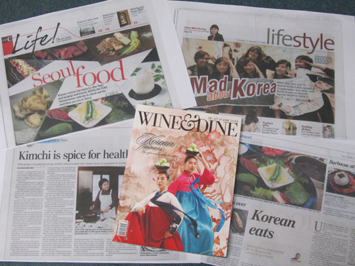 싱가포르 The Straits Times와 음식전문잡지 Wine & Dine의 한국음식 기사들.