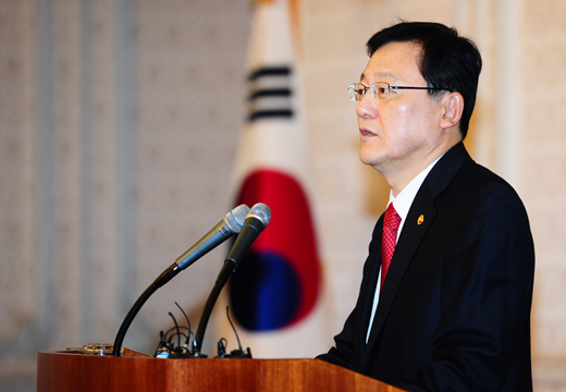 지난 17일 정부과천청사에서 열린 제56대 지식경제부 장관 취임식에서 홍석우 장관이 취임사를 하고 있다. (사진=지식경제부)