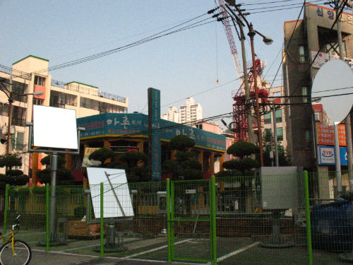 지상시설물의 모습. 지상에서 모은 햇빛이 지하에 설치된 LED조명으로 이어진